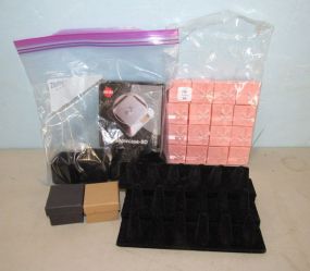 Lot with Solar Showcase, 16 Pink Ring Boxes, 4 Black Velvet Boxes, 2 Velvet Ring Displays