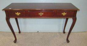 Mahogany Finish Queen Anne Sofa Table