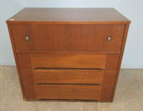 Harmony House Mid Century Style Chest of Drawers