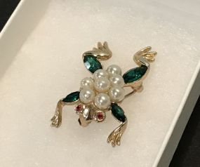 Mid Century Crown Trifari Alfred Phillpe Frog Brooch