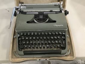 Olympia De Luxe Typewriter