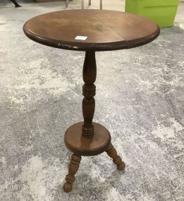 Small Maple Pedestal Round Top Table