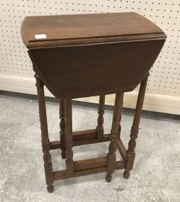 Small Mahogany Gate Leg Accent Table