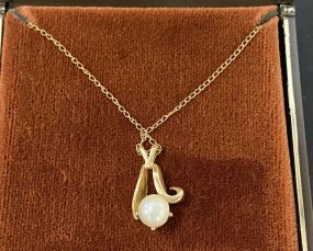 14 Karat Gold Necklace and Pearl Pendant