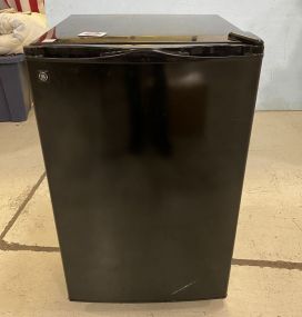 GE Mini Refrigerator