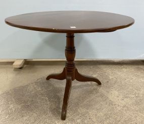Round Walnut Hepplewhite Style Center Table