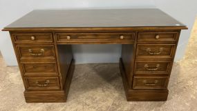 Sligh Furniture Co. Oak Kneehole Desk