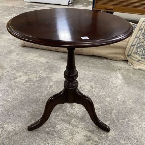 Cherry Round Pedestal Lamp Table