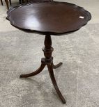 Mahogany Round Pie Crest Table