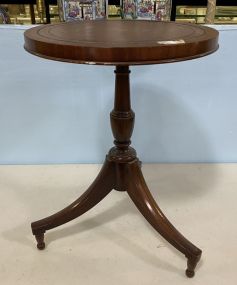 Small Mahogany Accent Pedestal Table