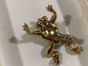 Signed Vintage Alfred Phillppe Trifari Frog Pin