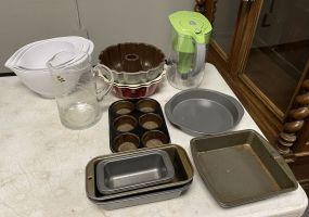 Group Lot of Kitchen Items