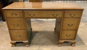 20th Century Tradition Style Kneehole Desk