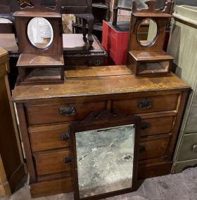 Vintage Traditional Style Dresser