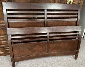 Cherry Traditional Queen Size Bed
