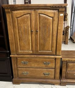 Late 20th Century Oak Entertainment Cabinet