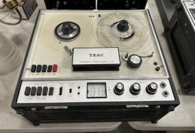 TEAC R-1100 Recorder