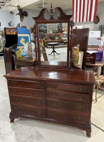 Late 20th Century Traditional Mahogany Dresser