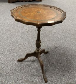 Small Mahogany Occasional Pedestal Table