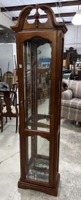 Pulaski Furniture Co. Traditional Style Display Curio