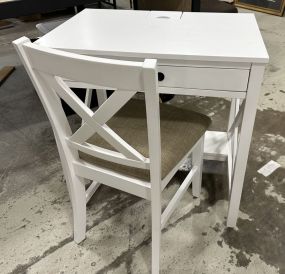 White Modern Computer Desk and Chair