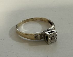 10K Ladies Center Stone Ring