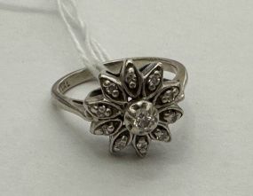 Vintage Ladies 14k White Gold Diamond Flower Ring Size: 6.25