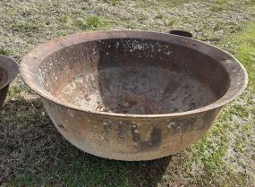 Leeds & Co. Very Large Iron outdoor Planter Pot