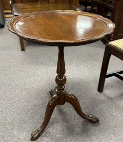 Vintage Mahogany Pedestal Table