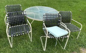 Vintage White Iron Patio table and Chair Set