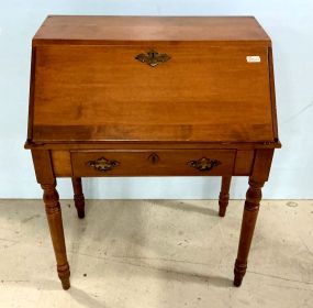 SPRAGUE & CARLETON SOLID ROCK MAPLE SECRETARY DESK 38h 29w 18d