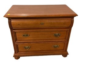 Lexington Co. Oak Chest of Drawers 31