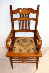 1900's Oak Spindle Back Arm Chair