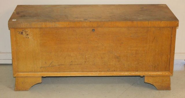 Vintage Lane Cedar Chest