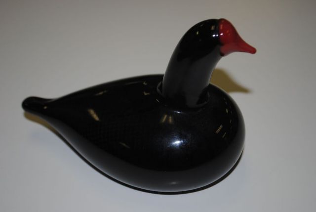 Iittala Glass Bird by Glass Artist, Oiva Toikka.  Signed 