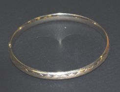 Lady's Hollow Bangle w/Rope Engraving