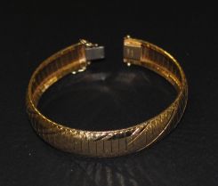 Lady's Omega Bracelet w/Diagonal Finish