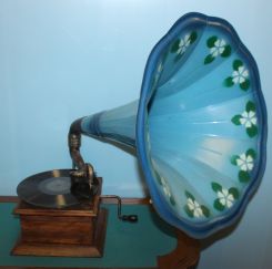 Oak Table Top Model Victrola with Painted Horn
