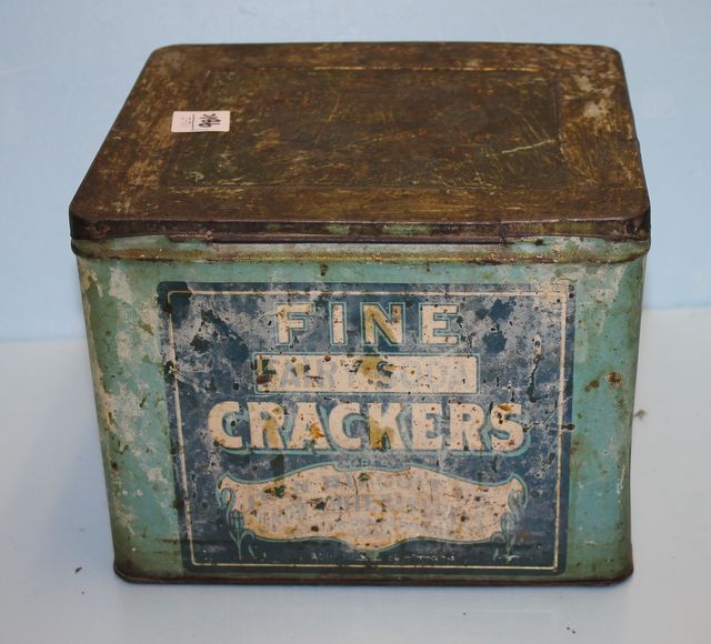 Early Soda  Cracker Tin