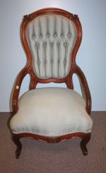 Walnut Victorian Mid-19th Century Parlor Chair