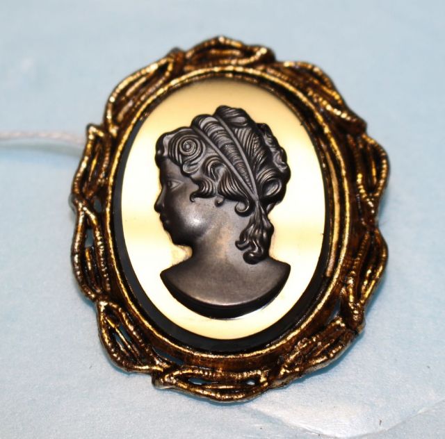 Vintage Black Glass Art Deco Cameo Brooch/ Pendant