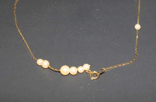 Gold Necklace with Pearls