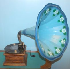 Oak Table Top Model Victrola with Painted Horn