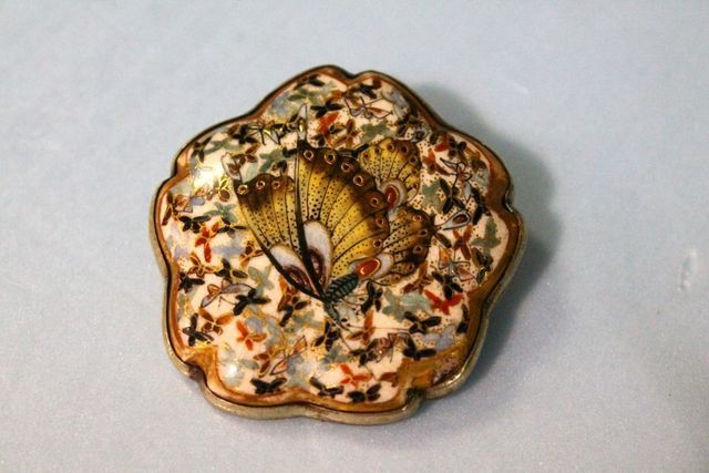 Base Metal Enamelled Oriental Pin