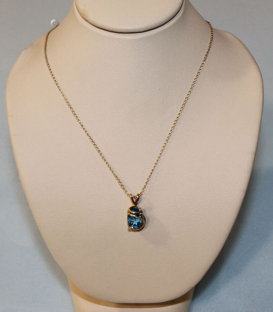 14K Blue Topaz Necklace; 1.00d