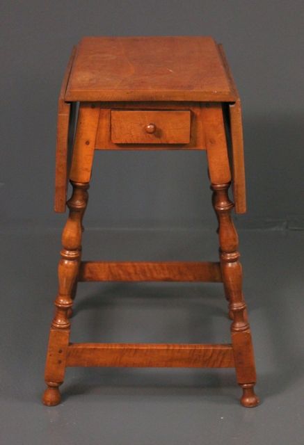 Early 19th Century Maple Drop Leaf Table