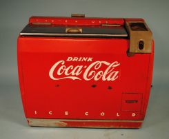 Retro Drink Coca-Cola Ice Cold Drink Machine