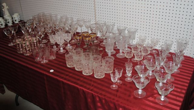 Table Lot of Elegant Glass Stemware